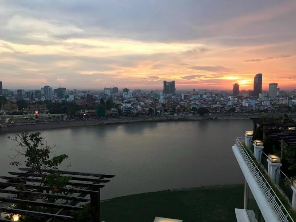 THIÊN CHÚA LẶNG THINH